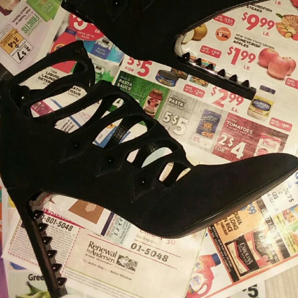 Cute Stylish Black Heels...